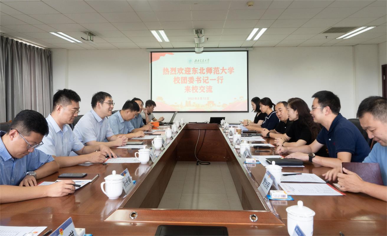 照片1 座谈会现场.jpg 照片1 座谈会现场.jpg